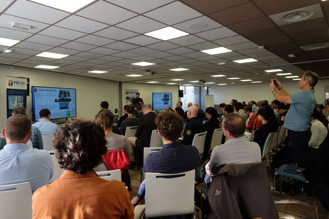 FIRERESProject's tweet photo. After the greetings of @PrefAquitaine33, @NvelleAquitaine, @IEFCPlantForest, @ctforestal, we kick off our meeting with an overview on the local Living Lab region🚒taking stock of 2022 fires, 🇨🇦celebrating its 20 years cooperation w/ Canada 📌&amp; exploring fuel mapping technologies https://t.co/lYLnv1JQ2x