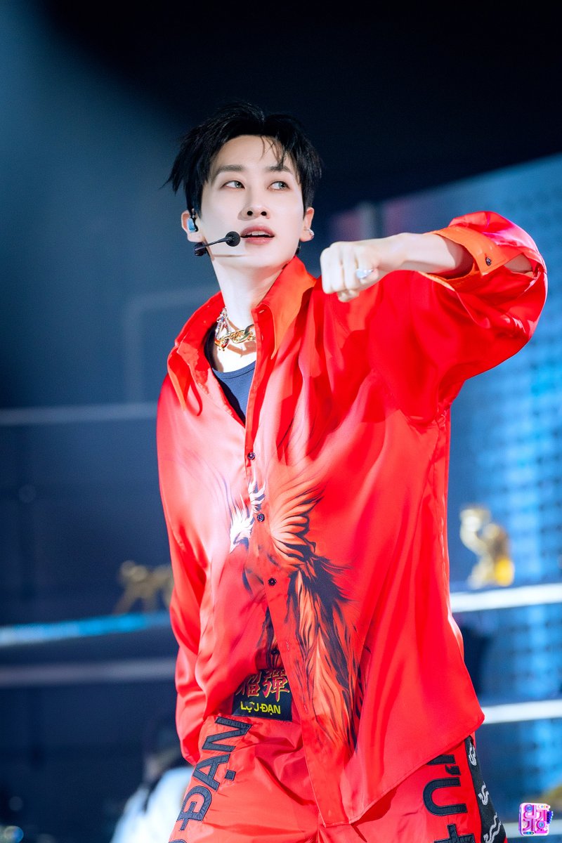 📸241006 인기가요 #현장포토

엘프, 애니들 다들 고생했다! 
고마워요💙
엘프, 애니들 막방까지 고생했어!!
이제 잘 수 있다^_^

ps. 현장포토는 보고 자...🫶

MORE🔗programs.sbs.co.kr/enter/gayo/vis…

#인기가요 #Inkigayo #슈퍼주니어DnE #SuperJuniorDnE #Go_High #고하이 <a href="/SJ_DnE_official/">SUPER JUNIOR-D&E official</a>