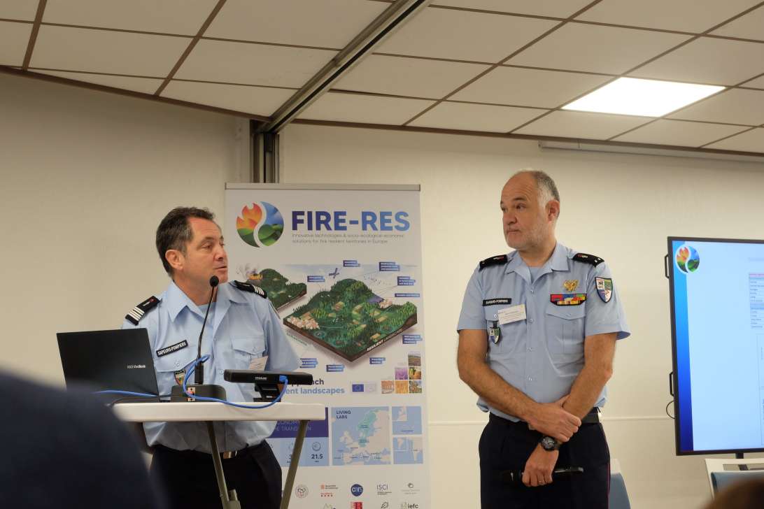 FIRERESProject's tweet photo. After the greetings of @PrefAquitaine33, @NvelleAquitaine, @IEFCPlantForest, @ctforestal, we kick off our meeting with an overview on the local Living Lab region🚒taking stock of 2022 fires, 🇨🇦celebrating its 20 years cooperation w/ Canada 📌&amp; exploring fuel mapping technologies https://t.co/lYLnv1JQ2x