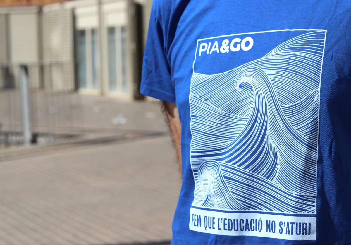 epnsdiputacio's tweet photo. 👕 Ens fa molta il·lusió compartir amb vosaltres la samarreta de la PIA&amp;GO!  
Inscriu-te ara a la PIA&amp;GO i sigues el primer o la primera a rebre-la! 
https://t.co/6y3m4R1Cal 
FEM QUE L’EDUCACIÓ NO S’ATURI! ➡️ https://t.co/GDjaG6J9Dj