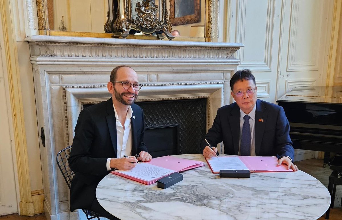 Le 4 octobre <a href="/usth_channel/">University of Science and Technology of Hanoi</a>, Académie vietnamienne des sciences et de la technologie et <a href="/univ_paris_cite/">Université Paris Cité</a> ont signé un partenariat stratégique dans le domaine de l'éducation et de la recherche.