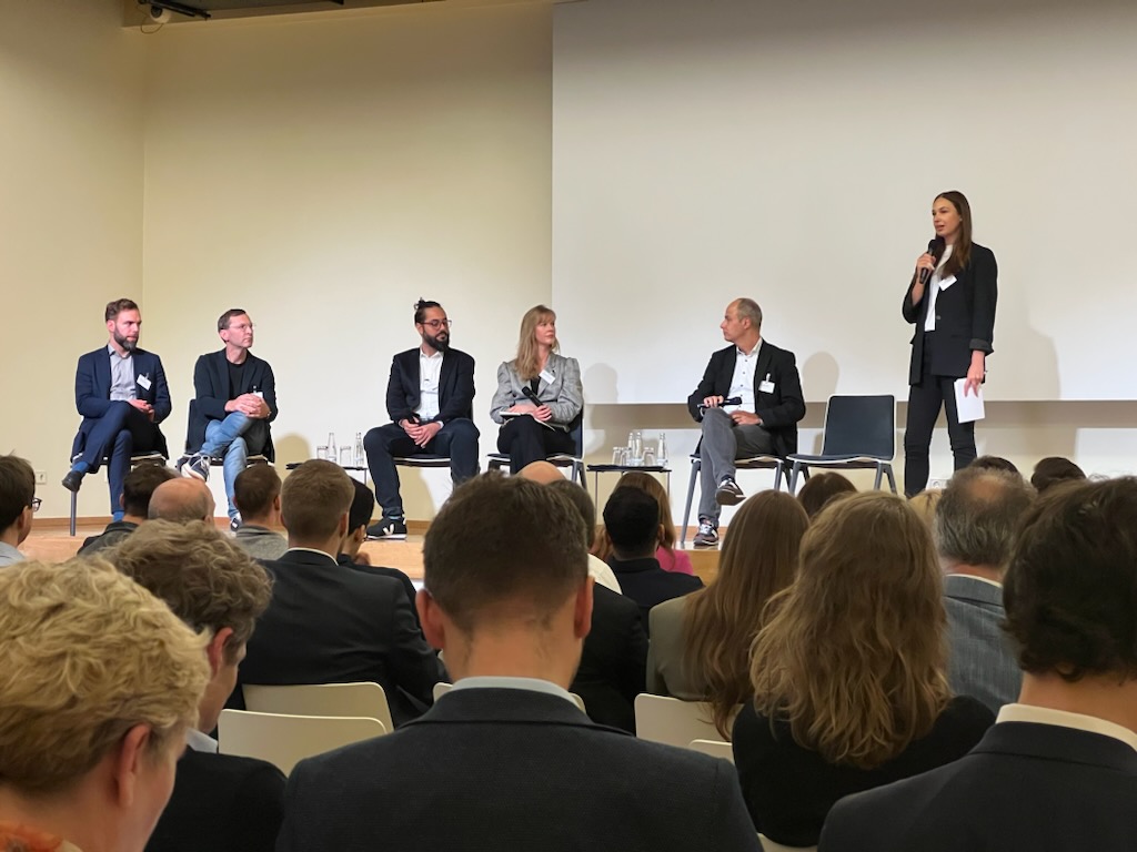 Digital Identity Decoded -- Unsere Abschlussveranstaltung auf den #Tddt24 Tagen der digitalen Technologien des @BMWK! Danke für die spannenden Diskussionen mit den Schaufenstern <a href="/IDIdeal1/">ID-Ideal</a> und <a href="/IDunion_SCE/">IDunion</a>, der Begleitforschung @securedigitalid, dem <a href="/BMI_Bund/">Bundesministerium des Innern</a> und <a href="/GovdigitalE/">govdigital eG</a>.