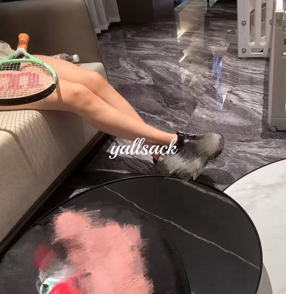 回来第一时间就去练球
#美腿