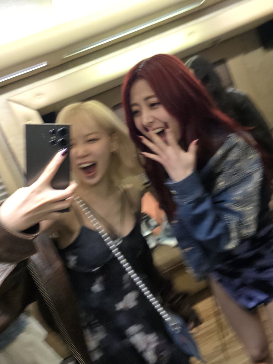 bot_lesserafim's tweet photo. [#김채원] Weverse Post

생일축하한다.허윤진.💚

#KIMCHAEWON #CHAEWON #LE_SSERAFIM #르세라핌 https://t.co/SWvDsRJEH9
