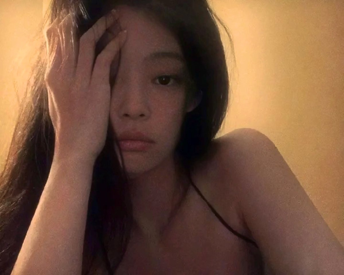 jendeukeef's tweet image. ➰👁️👑🌟🖤✨