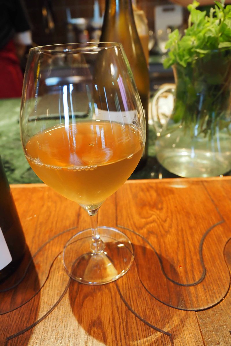 ooqihama1's tweet image. お酒4杯目はフランスアルザス州の白 #EDEL(エデル)♪お魚にもパスタにも好相性♪デザートは巨峰のコンポートフロマージュブラン♪甘味とコクあるコンポートにクリーミィなチーズがあいます!もう一品はボネいちじくアニスソルベ。濃厚なチョコレート感広がるボネとソルベが絶妙の相性♪#ripen #幡ヶ谷