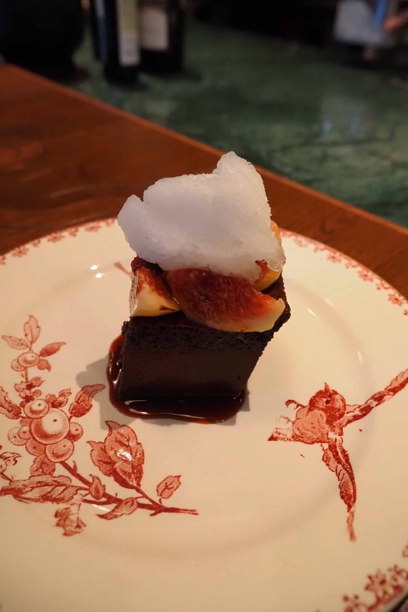 ooqihama1's tweet image. お酒4杯目はフランスアルザス州の白 #EDEL(エデル)♪お魚にもパスタにも好相性♪デザートは巨峰のコンポートフロマージュブラン♪甘味とコクあるコンポートにクリーミィなチーズがあいます!もう一品はボネいちじくアニスソルベ。濃厚なチョコレート感広がるボネとソルベが絶妙の相性♪#ripen #幡ヶ谷