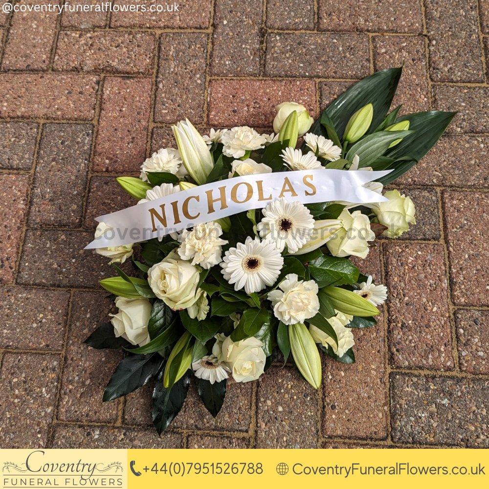 CoventryFlorist's tweet photo. Mixed White Single Ended Casket Spray Tribute made with fresh flowers.
Visit https://t.co/l5LTY4h8w3 / Call 07951526788.
#coventryflorist #funeralflowers #casketspray #spraytribute #coventry #coventryfuneralflowers https://t.co/DDSbIDduwn