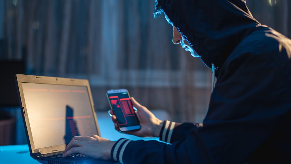 How much to you know about the vulnerabilities of the SS7 network? Discover how the #SS7 network can be weaponised to track the location of a mobile phone, intercept communications, and more in this video by Veritasium 🖱️ youtube.com/watch?v=wVyu7N…
#MobileSecurity