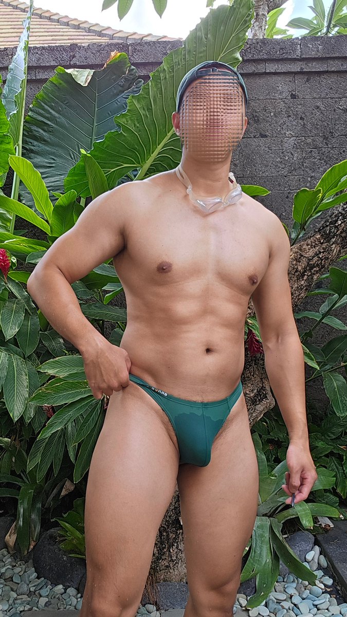 swimmerspeedo's tweet photo. 大屁股在台灣好像不是什麼優勢，
但在這裡好像很多歐美人���都很愛，
穿這樣去游泳被被兩個人要了WhatsApp，
離開時候還很自然的把手放在我的臀部上，
說晚上可以來找我，
但人在國外還是會擔心安全，還是婉拒了。 https://t.co/ffgwJy7f2J