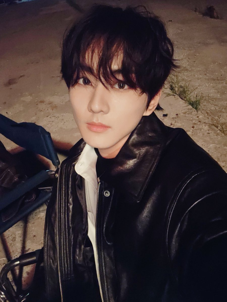 woncattos's tweet photo. vcr clip                        behind the scene https://t.co/aXPcfsqMyS