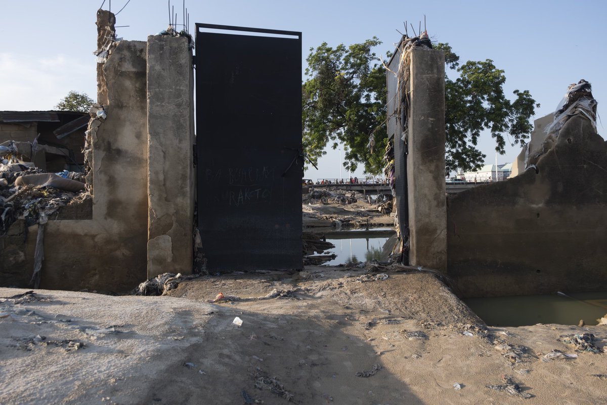 A destroyed building at Gwange.

Severe flooding in Maiduguri, caused widespread damage to infrastructure and displaced many people.

Among the hardest hit was the Gwange area. #MaiduguriFlood