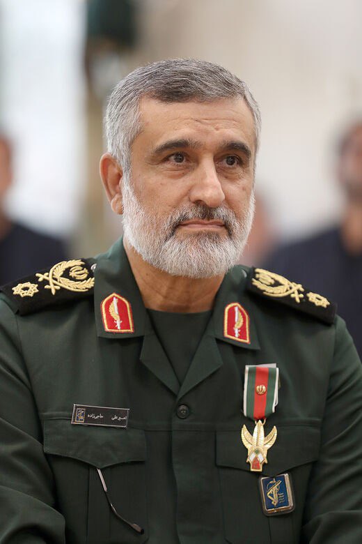 Husseinn41699's tweet photo. این مرد با فتاح ، فاتح قلبها شد
این مرد برای من حس غرور آورد
 برای شما چی؟
((آرش زمانه سرت سلامت))

#وعده_صادق۲ https://t.co/eU1aDrUaxF