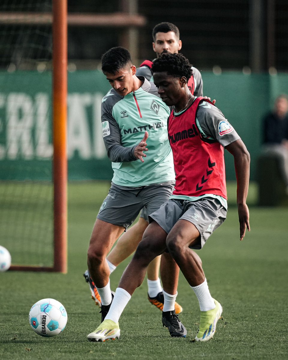 werderbremen's tweet photo. Bei der heutigen Einheit sind Mick #Schmetgens, Wesley #Adeh, Salim #Musah und Stefan #Smarkalev mit dabei.
#Werder https://t.co/gB2ybIw00L