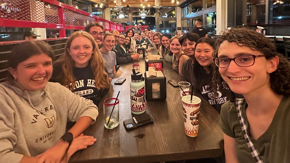 YoungLabVU's tweet image. Had a great time hanging out with my ChBE 3600 students at the new Torchy&apos;s Tacos location in Nashville last night!