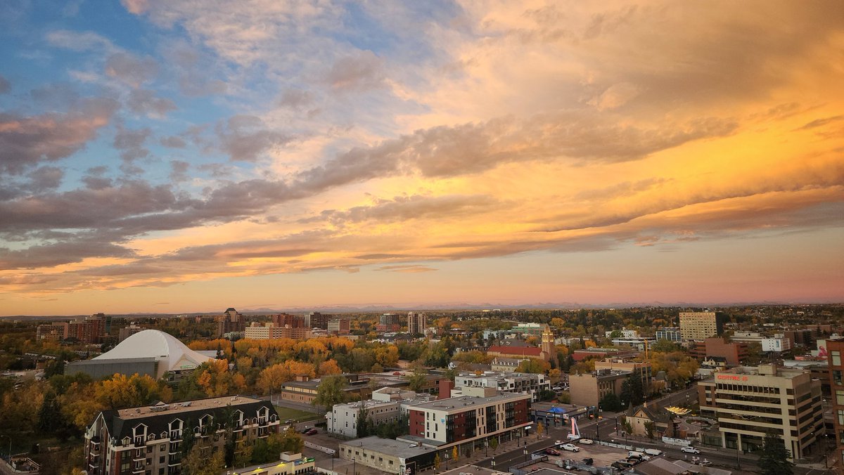 Good morning! 

Your daily reminder that the sky is awesome. #yyc