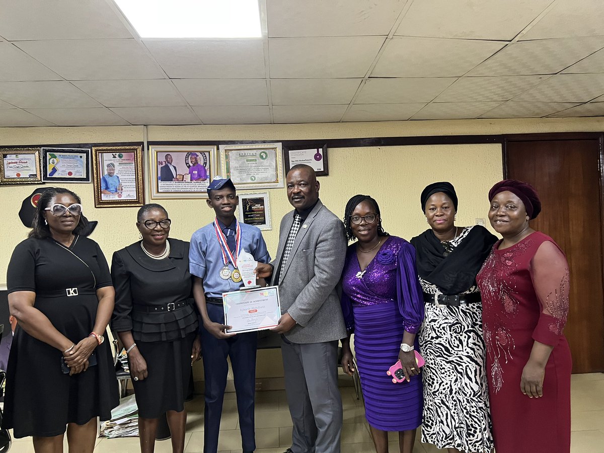 EDDIV_LASG's tweet photo. Abdulbasit, the shining star of the Ede Prize Competition and the overall winner of the prestigious Yoruba Spelling Bee, was met with heartfelt admiration and applause for his remarkable achievements. https://t.co/75yNO6WqOv