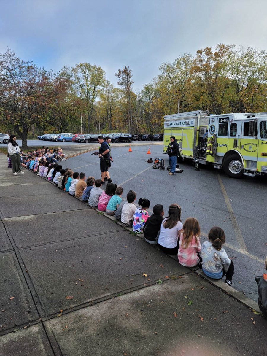 VailsGateFD's tweet image. We love to teach fire prevention! It is important that children can see us in a setting outside of an emergency. This is to ensure that they understand we are always there to help and keep them safe! 🚒