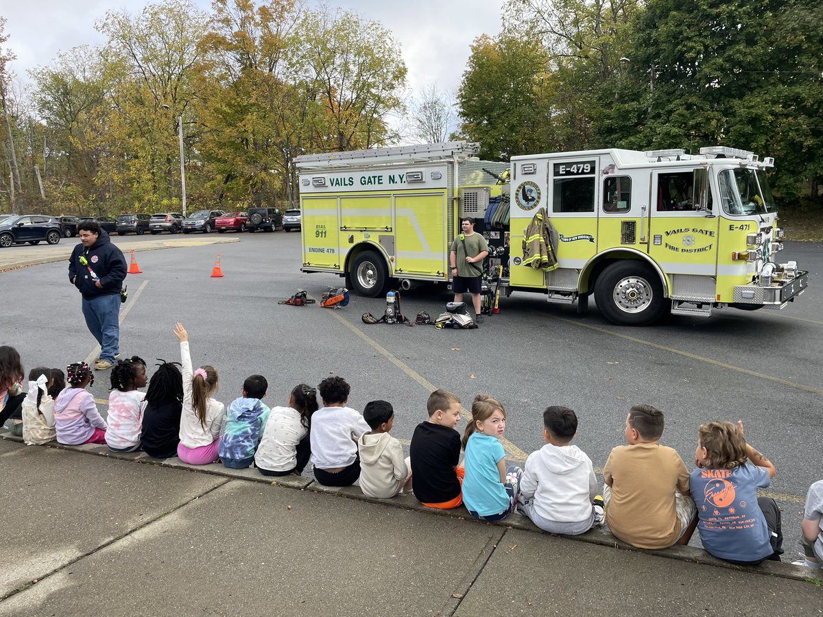 VailsGateFD's tweet image. We love to teach fire prevention! It is important that children can see us in a setting outside of an emergency. This is to ensure that they understand we are always there to help and keep them safe! 🚒