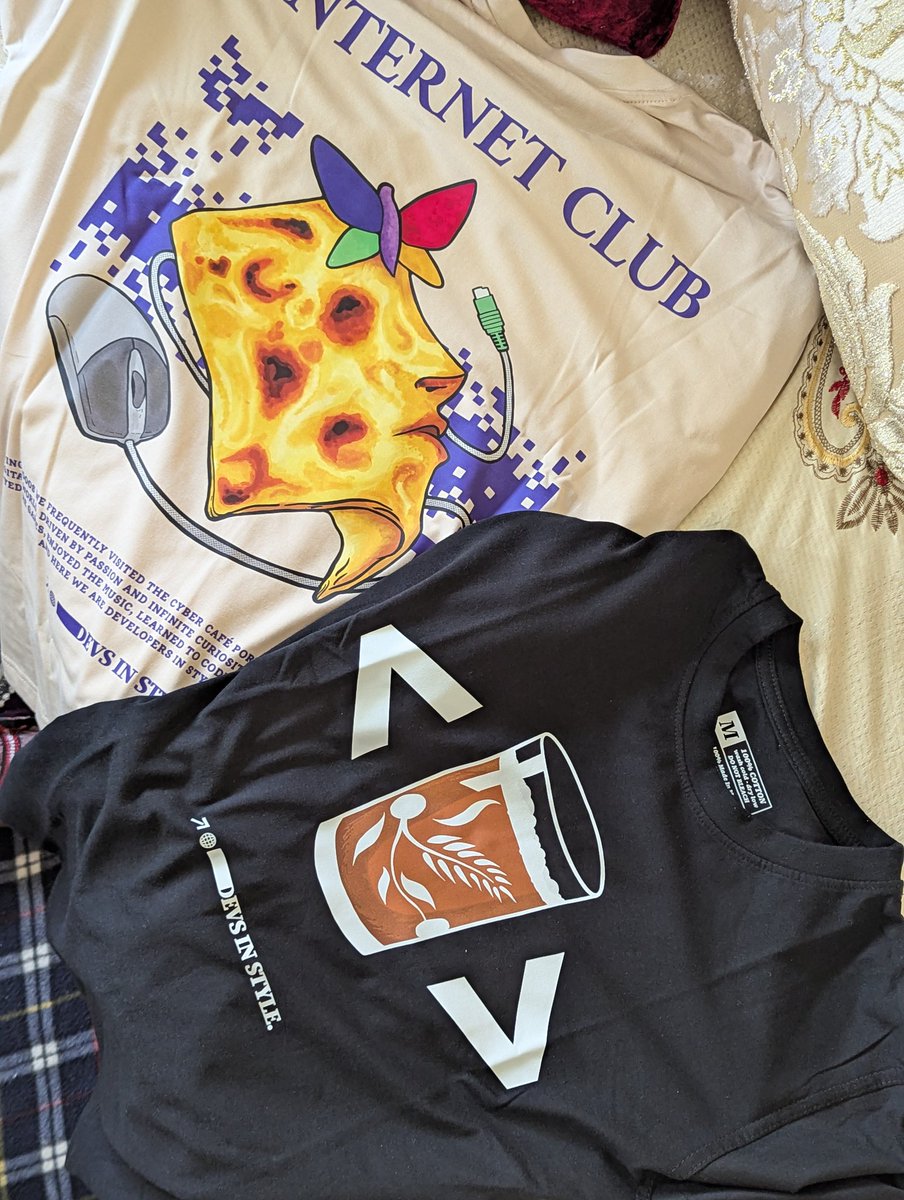 moghwan's tweet image. btw quality of both prints and tshirts are high 🫡