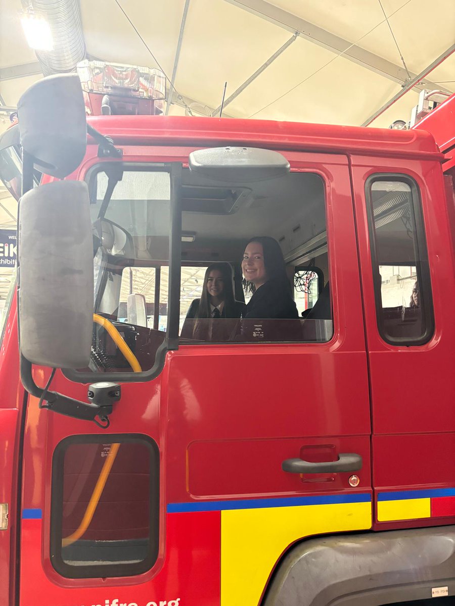 NIFRSOFFICIAL's tweet photo. End of two successful days at @schoolsummitNI
It was great to meet so many young individuals and discuss future careers in the Fire Service. 🚒😊
Thanks to everyone who visited our stand, we hope you consider NIFRS for your future careers! 🧑🚒
#SchoolSummit #FutureLeaders https://t.co/Gga83VU5FC
