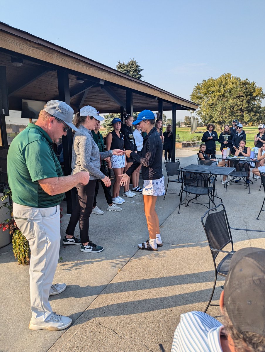 LincolnEastGirlsGolf tweet media