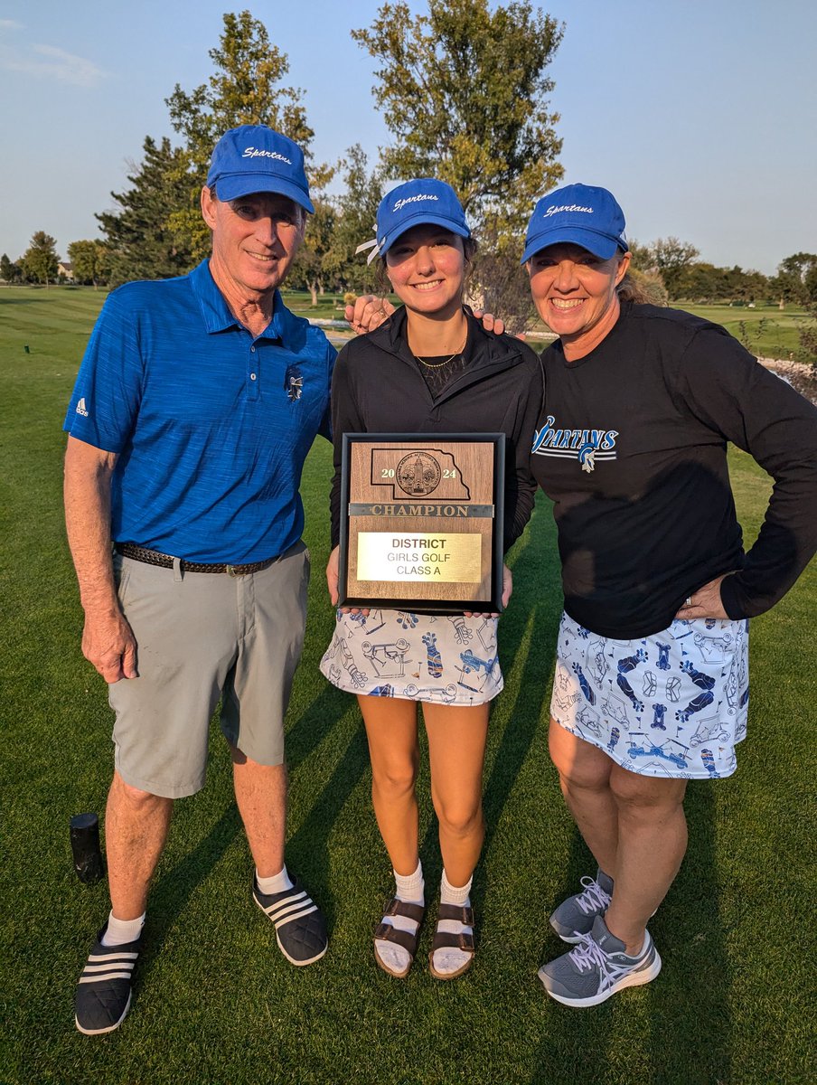 LincolnEastGirlsGolf tweet media