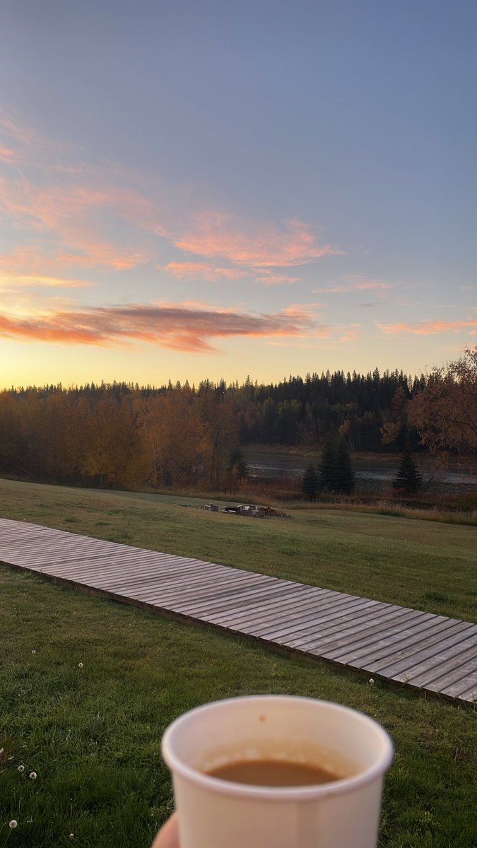 helen_knott's tweet image. Found out this morning that my book is a Governor Generals finalist, surreal. 
20 year old me who had dropped out of school and was a single mom and a janitor would be so proud of us rn. We made it little mama.