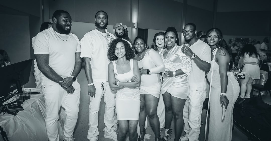 FmmProductions's tweet photo. “A time was had“
#chefken #chefkenexperience 
#allwhiteparty #production https://t.co/eNuymBdoiP