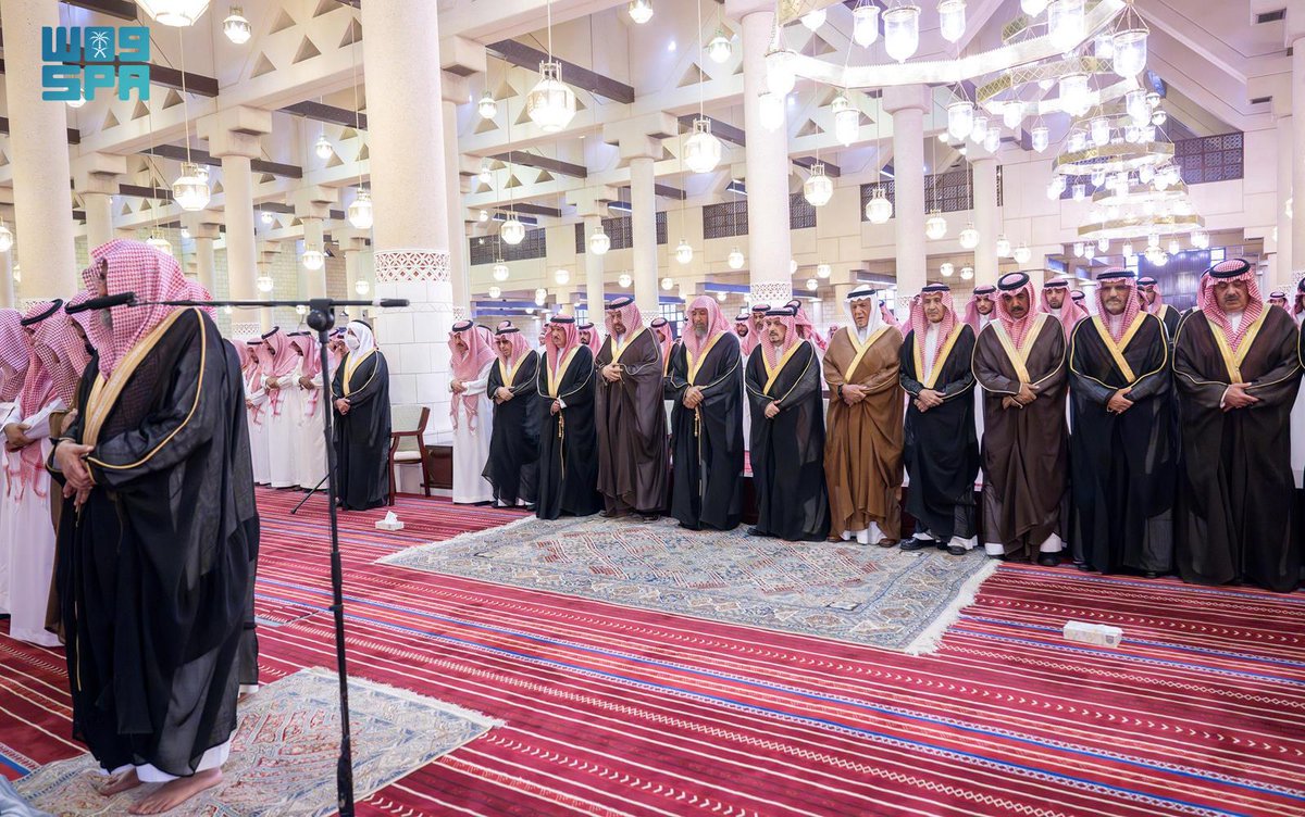 SPAregions's tweet photo. أمير منطقة الرياض يؤدي صلاة الميت على صاحب السمو الأمير سلطان بن محمد بن عبدالعزيز آل سعود بن فيصل آل سعود.
https://t.co/jAe4Tdvq3s
#واس_عام https://t.co/He7HA77U22