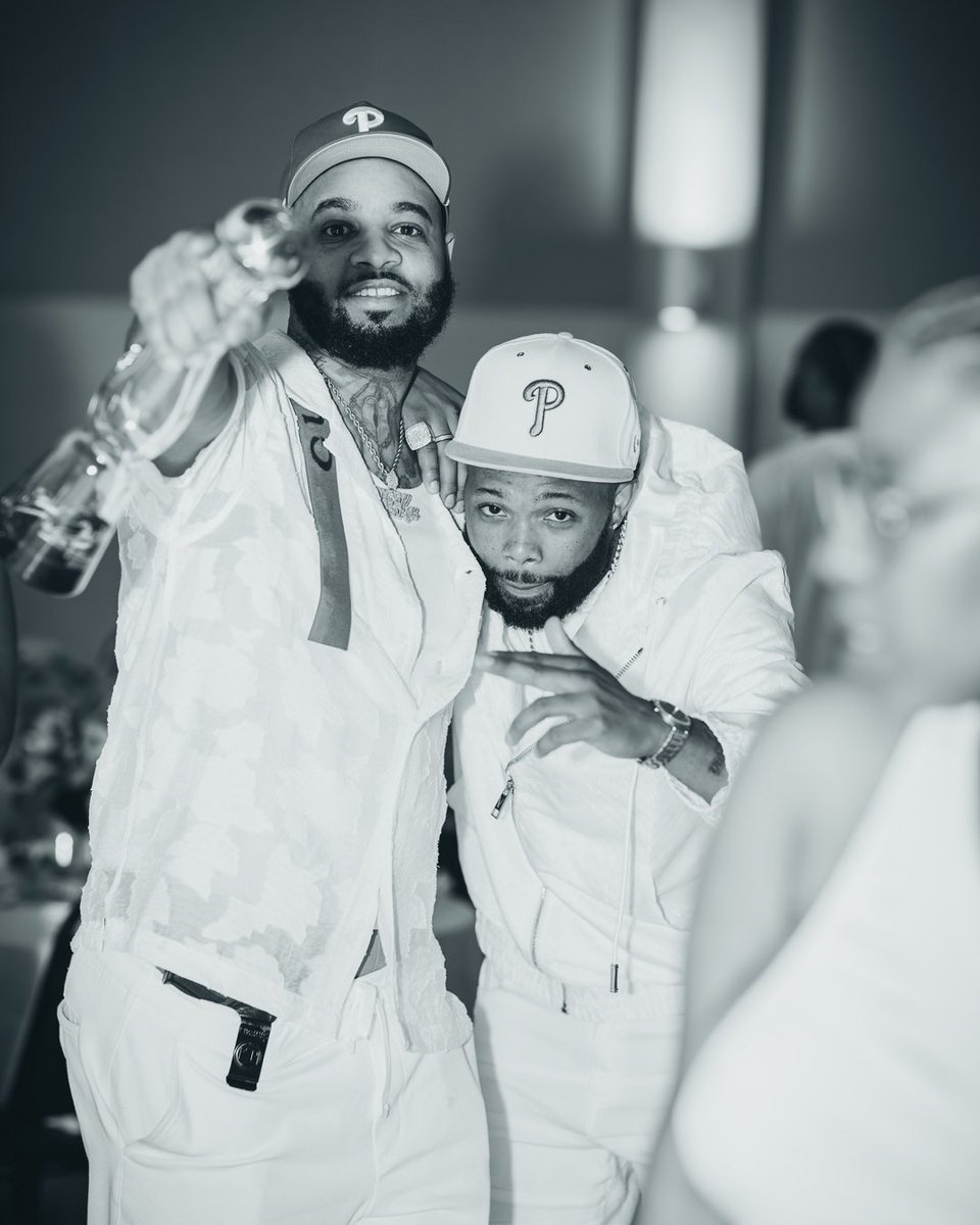 FmmProductions's tweet photo. “A time was had“
#chefken #chefkenexperience 
#allwhiteparty #production https://t.co/DhTcwzeVsW