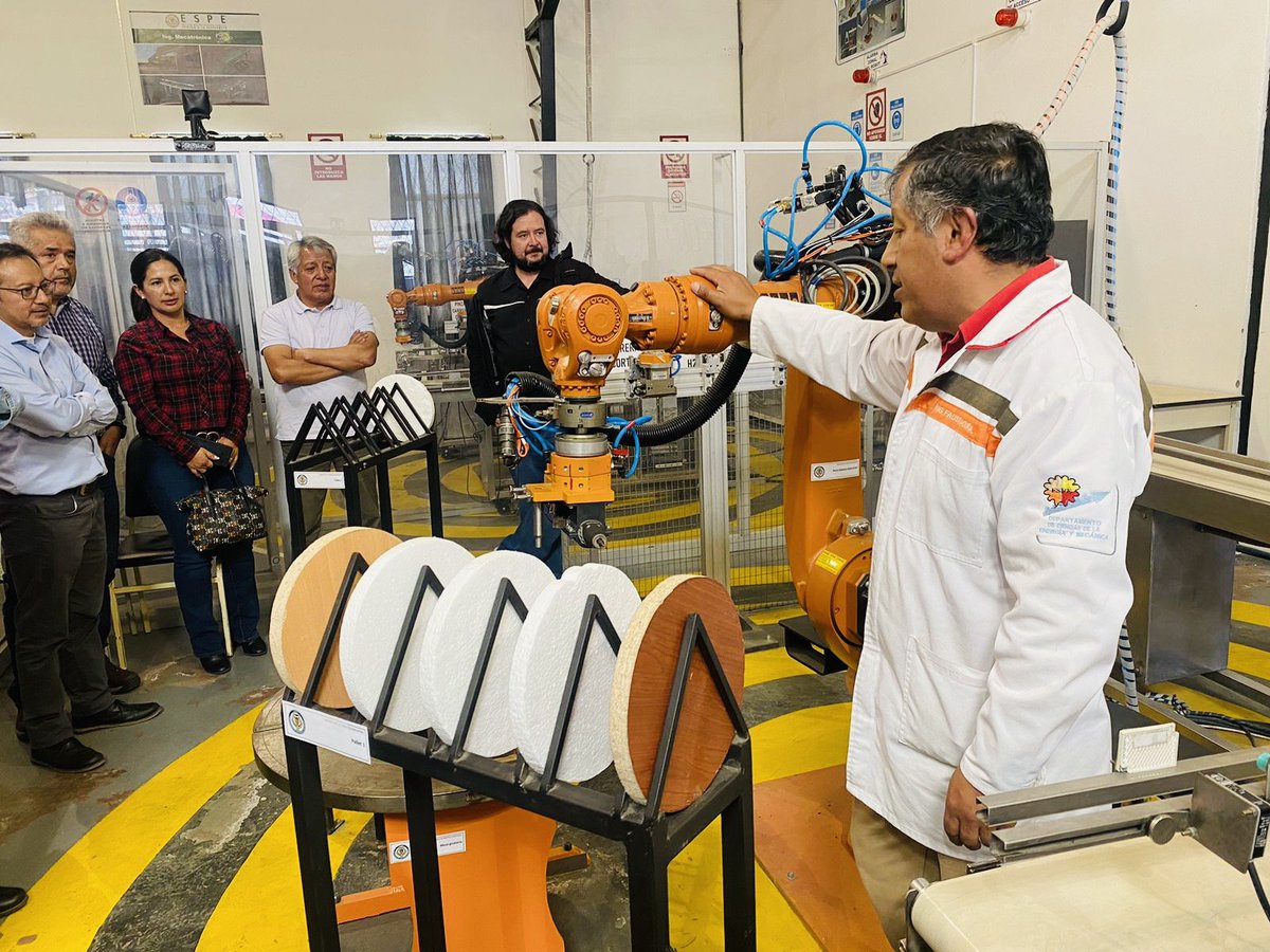 dcem_espe's tweet photo. 🔰 Visita del DCEM a ESPE Latacunga 🔰
Socializamos proyectos, prácticas preprofesionales y vinculación con docentes anfitriones. Agradecemos su fraternidad y disposición para futuras colaboraciones. Proponemos una próxima reunión en sede matriz.
#YoSoyESPE #DCEM https://t.co/4s8mcrvIOz