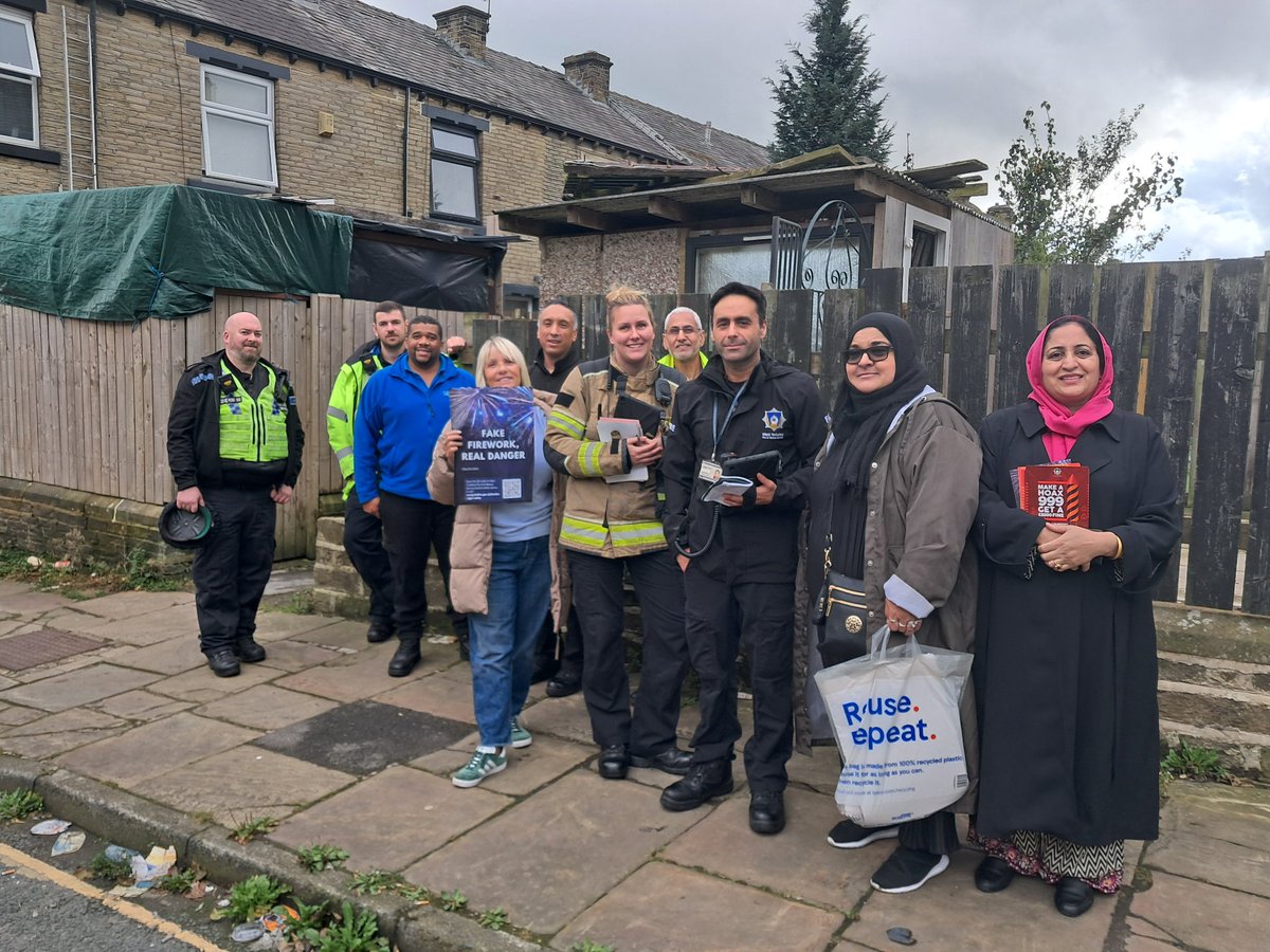 HxCentral Initiative 🧡 (@hxcentral) on Twitter photo Week 4 Park Ward Bonfire Action Day. Out speaking to residents with <a href="/WYP_Halifax/">West Yorkshire Police - Halifax</a> <a href="/WYFRS/">West Yorkshire Fire and Rescue Service</a> about Bonfire issues and recording fly tipping. Week 4 Park Ward Bonfire Action Day. Out speaking to residents with <a href="/WYP_Halifax/">West Yorkshire Police - Halifax</a> <a href="/WYFRS/">West Yorkshire Fire and Rescue Service</a> about Bonfire issues and recording fly tipping.