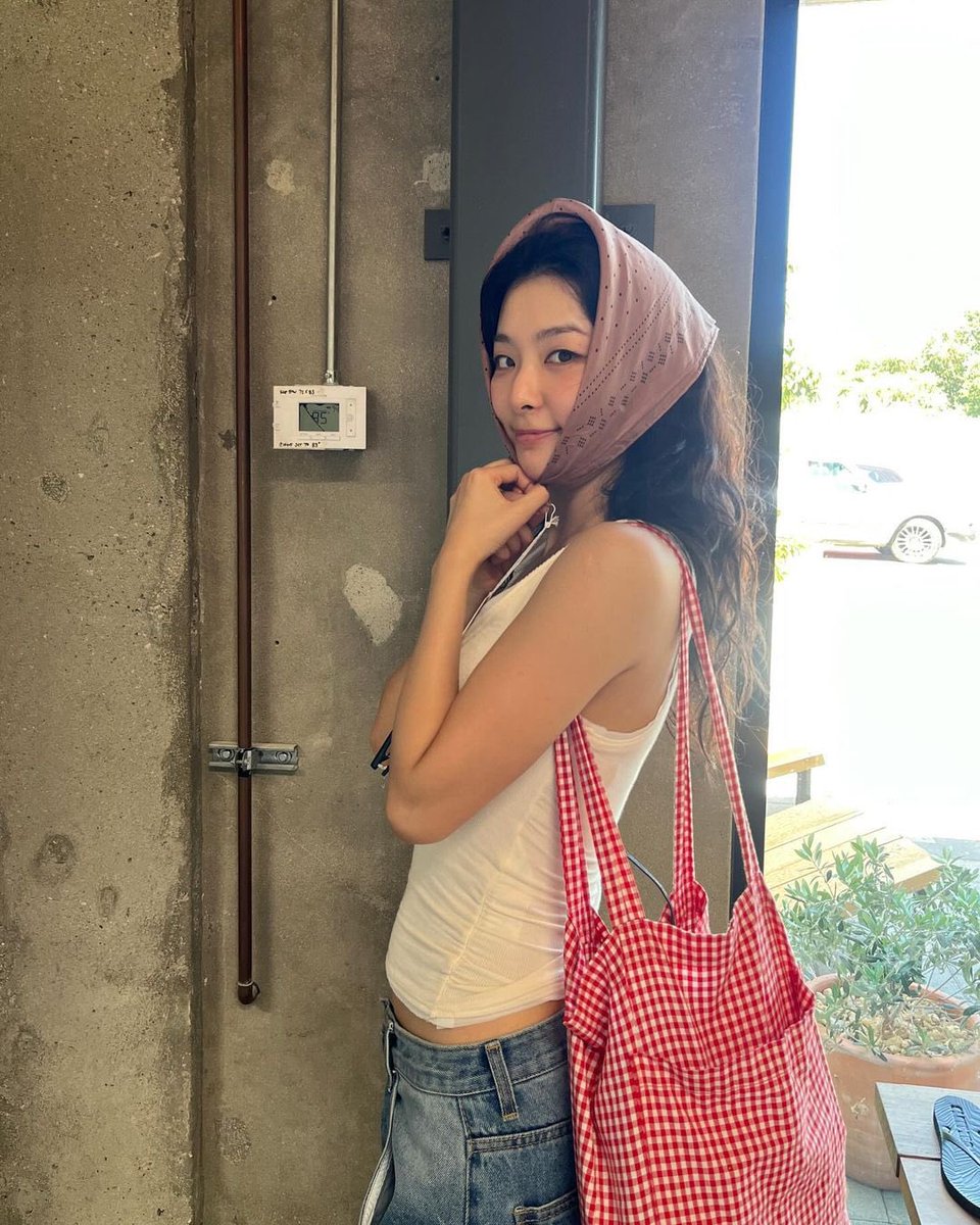tiny___seulgi's tweet photo. pov : you're dating seulgi https://t.co/qI7liITZYY
