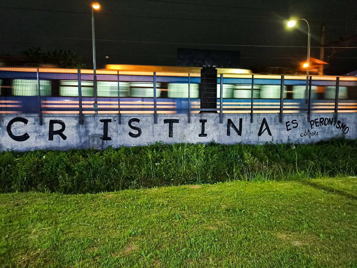 la_campora's tweet photo. CRISTINA ES PERONISMO ✌🏽

Pintadas en todo el país 🇦🇷 https://t.co/xGGSUict3Z