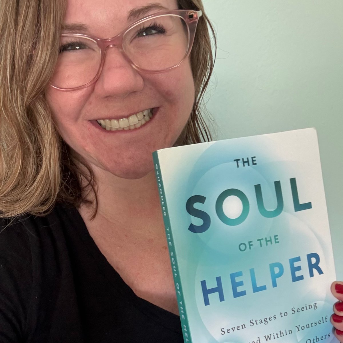 hollyoxhandler's tweet photo. The Soul of the Helper is now available in paperback!💛 (...plus I'm sharing a 40% off + free shipping discount code in the link below!)
#socialwork #spirituality #mentalhealth #contemplative #lookforthehelpers

https://t.co/4F08JKP5Nh https://t.co/uAXaNLQEzS