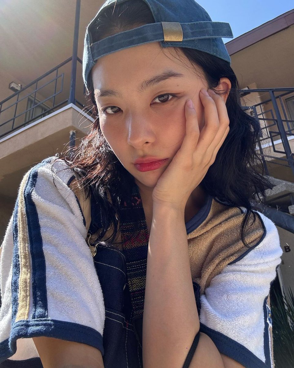 thalyonfilm's tweet photo. seulgi in los angeles https://t.co/lCCXMAmtEq