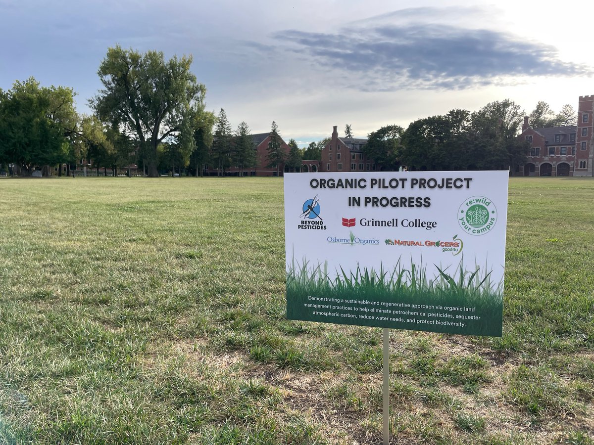 Breaking news! @grinnellcollege has launched an #organic #landmanagement pilot program on popular #campus green, Mac Field! In collaboration @Byondpesticides &amp; <a href="/rewildcampus/">Re:wild Your Campus</a>, with financial backing from <a href="/NaturalGrocers/">Natural Grocers</a>! #SustainableParks 🌱 Press release: bp-dc.org/grinnell-pr-10…