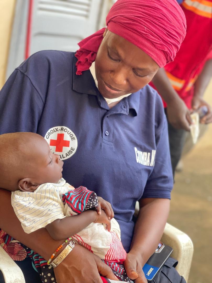 CSenegalaise's tweet image. Thirty-six volunteers from the Rufisque @CSenegalaise are assisting nearly 400 refugees awaiting repatriation to Mali, Niger and Guinea Bissau, their countries of origin. The latter have been welcomed at the national training and application center in Rufisque since Friday