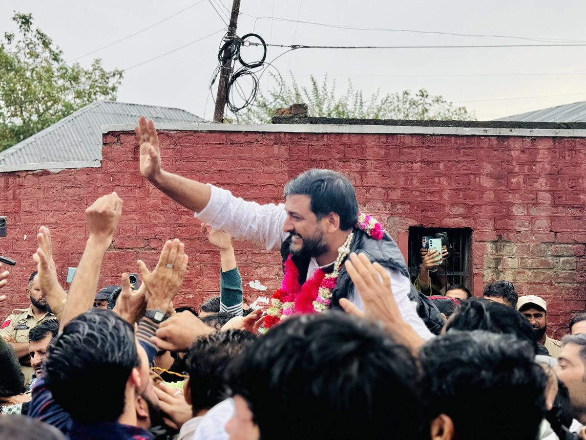 MirMohdFayaz's tweet photo. Alhamdulillah! This victory is not just mine but the victory of people of Kupwara. Every individual who believed in our shared cause in protecting the dignity of kupwara-this is your win. With your trust, I will uphold our values &amp; work tirelessly for Kupwara’s progress,IA!✌🏻💚 https://t.co/x3DLyH4vkJ