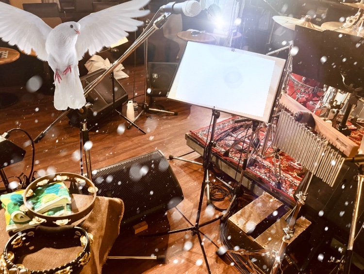 10/5 エナワンマンライブありがとうございました◎

久しぶりに音を重ねることができて、私も心が浄化された素敵な時間でした。

エナのパワーは北海道まで届いてたはず・・！

※写真に鳥のスタンプをつけてみました🐤

#エナ