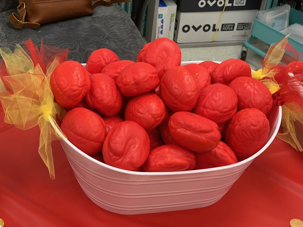 AMAZING dyslexia specialists celebrating the incredible dyslexic brain during World Dyslexia Day … in RED!  #untileveryonecanread #NISDdyslexia <a href="/NorthwestISD/">Northwest ISD</a>