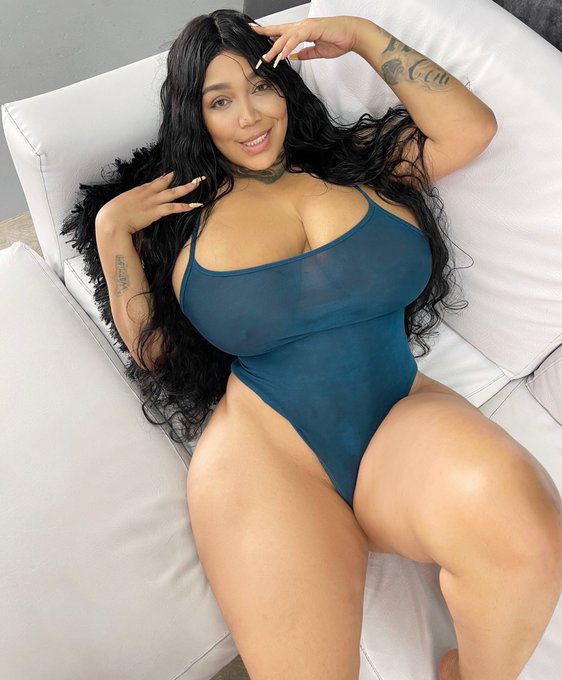 Lay down next to me ??https://t.co/vuOfmljZct https://t.co/QaNzH5icZg