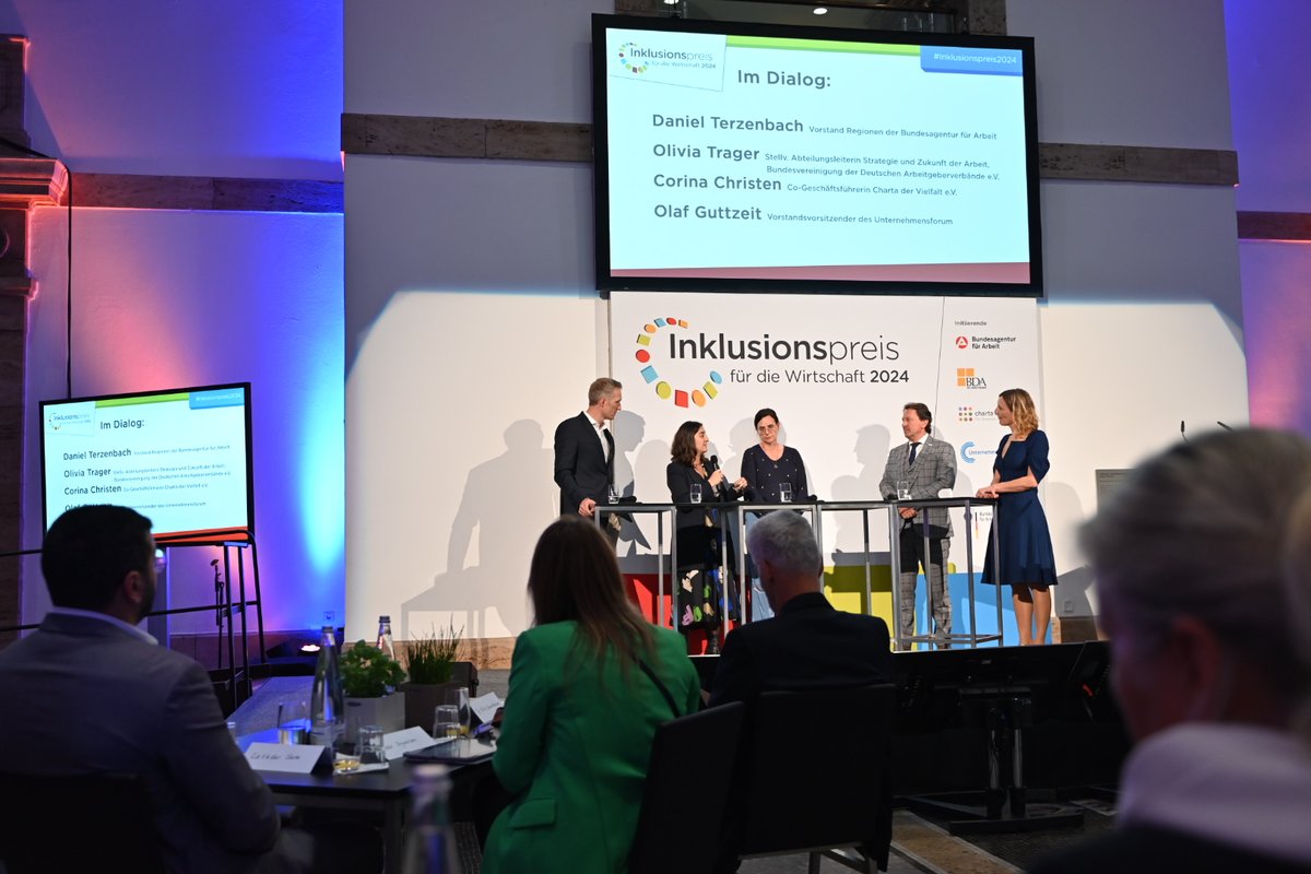 Bundesagentur's tweet photo. #Inklusion überzeugt! 🤝 

Der #Inklusionspreis für die Wirtschaft 2024 prämiert vier Unternehmen für ihre vorbildliche Ausbildung und Beschäftigung von Menschen mit Behinderungen. Herzlichen Glückwunsch an die Gewinner*innen! 🎉

#bringtweiter 

@BMAS_Bund @DieBDA @UF_Inklusion https://t.co/CGmRBHAajR
