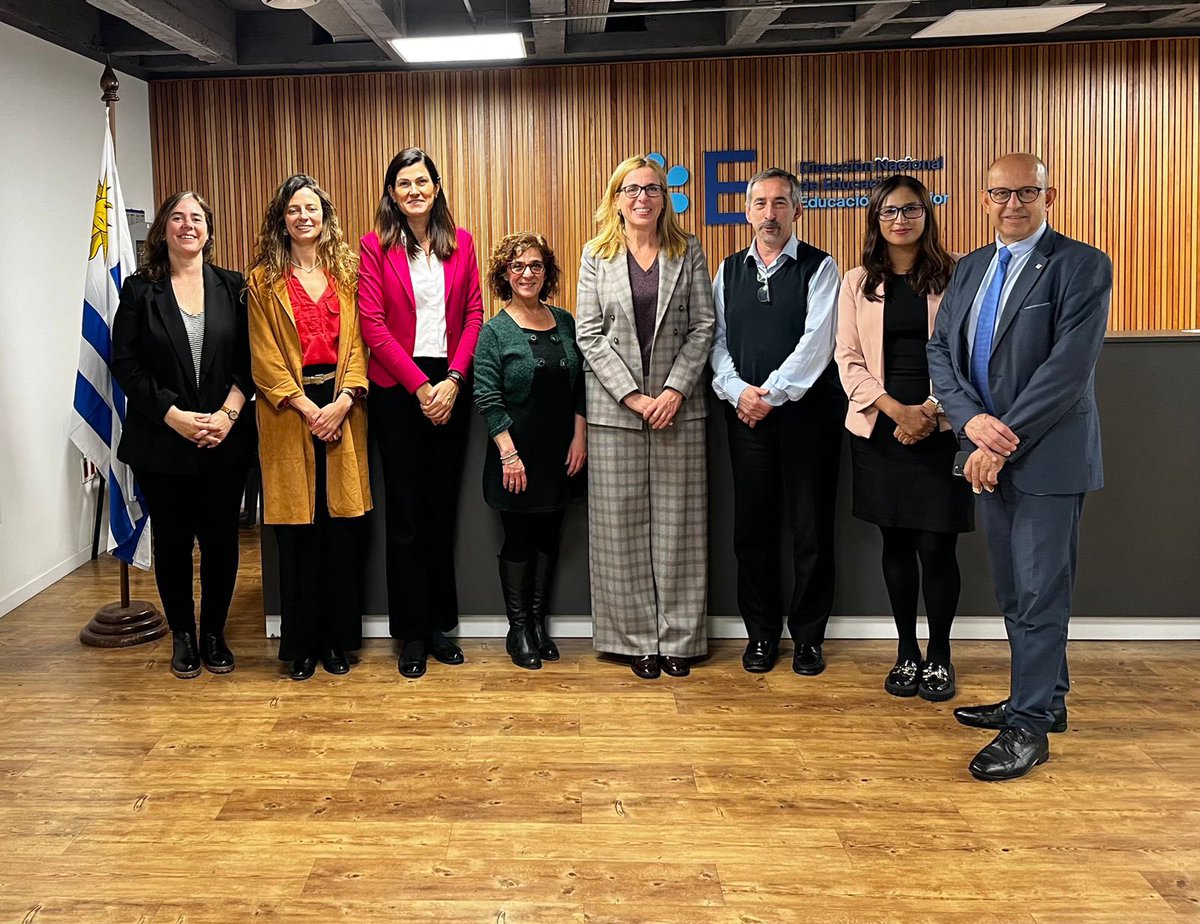 Reunión con el Ministerio de Educación y Cultura de Uruguay <a href="/educacion_mec/">Educación MEC</a> Seguimos acompañando en la formación de formadores del país. Muchas gracias por la confianza ☺️ <a href="/UOCuniversidad/">UOCuniversidad</a> <a href="/UOCuniversitat/">UOCuniversitat</a>