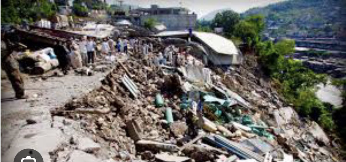 JavedIqbalReal's tweet photo. October 8, 2005, remains etched in my memory,a day spent anchoring live from @geonews_urdu Dubai studios amidst tragedy and chaos.
#8thOctober2005
#EARTHQUAKE https://t.co/gTGnQ8jx2i