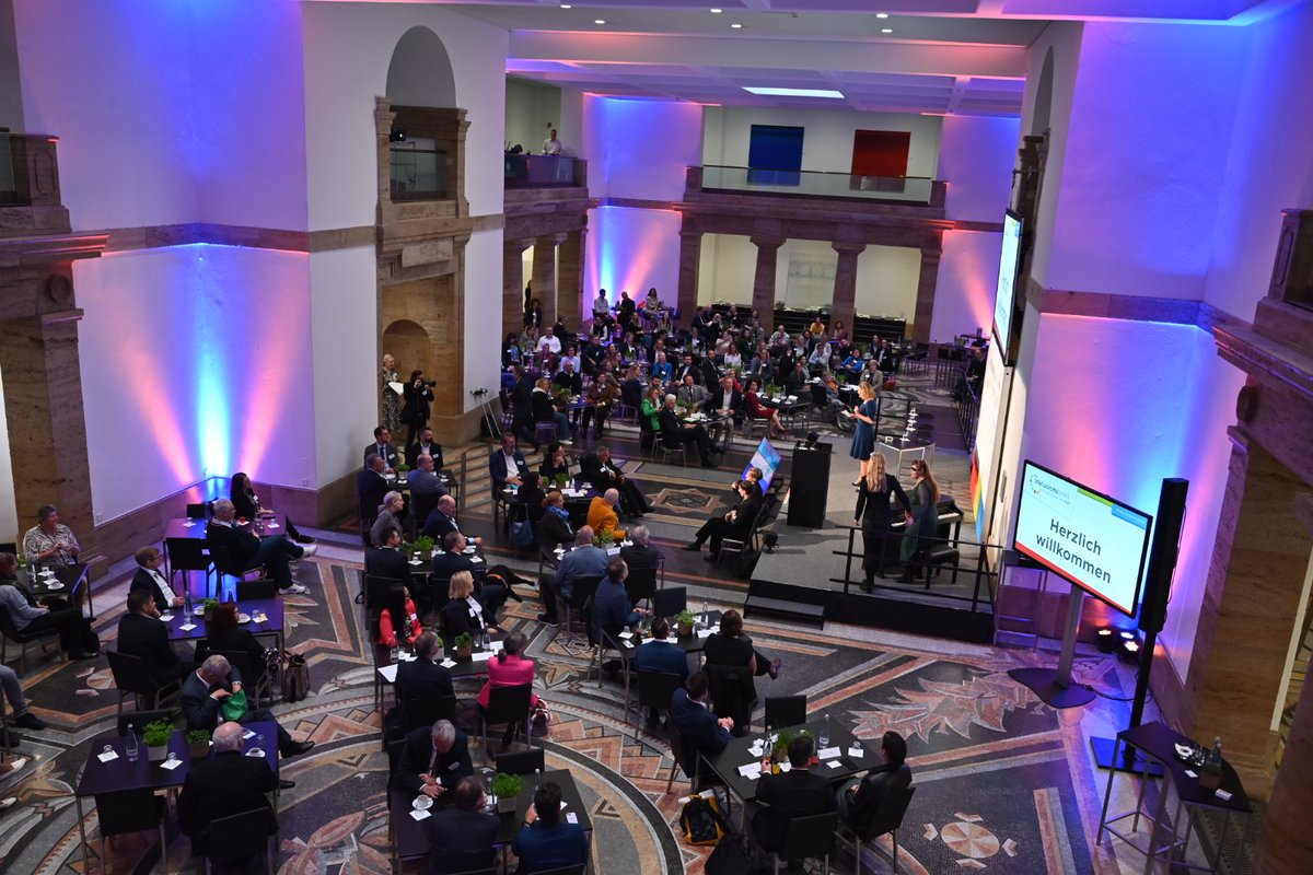 #Inklusion überzeugt! 🤝 

Der #Inklusionspreis für die Wirtschaft 2024 prämiert vier Unternehmen für ihre vorbildliche Ausbildung und Beschäftigung von Menschen mit Behinderungen. Herzlichen Glückwunsch an die Gewinner*innen! 🎉

#bringtweiter 

<a href="/BMAS_Bund/">Bundesministerium für Arbeit und Soziales</a> @DieBDA <a href="/UF_Inklusion/">UnternehmensForum</a>