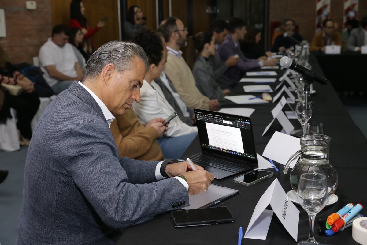 UNCUYO's tweet photo. En la #UNCUYO ya se desarrolla una jornada clave en materia de IA, de la mano del especialista Claudio Feijoo, coordinador de @ai4gov_project.
 
Autoridades, expertos y distintas instituciones y organismos de toda la provincia apuestan a la creación de un HUB de IA en Mendoza. https://t.co/jjmV3J85rt