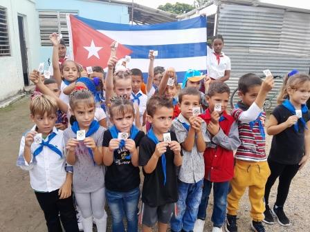 Este 8 de octubre es un día festivo en toda Cuba, se realizó el acto de ingreso de los niños de primer grado, a la Organización de #PionerosJoséMartí y al Movimiento de #PionerosExploradores.