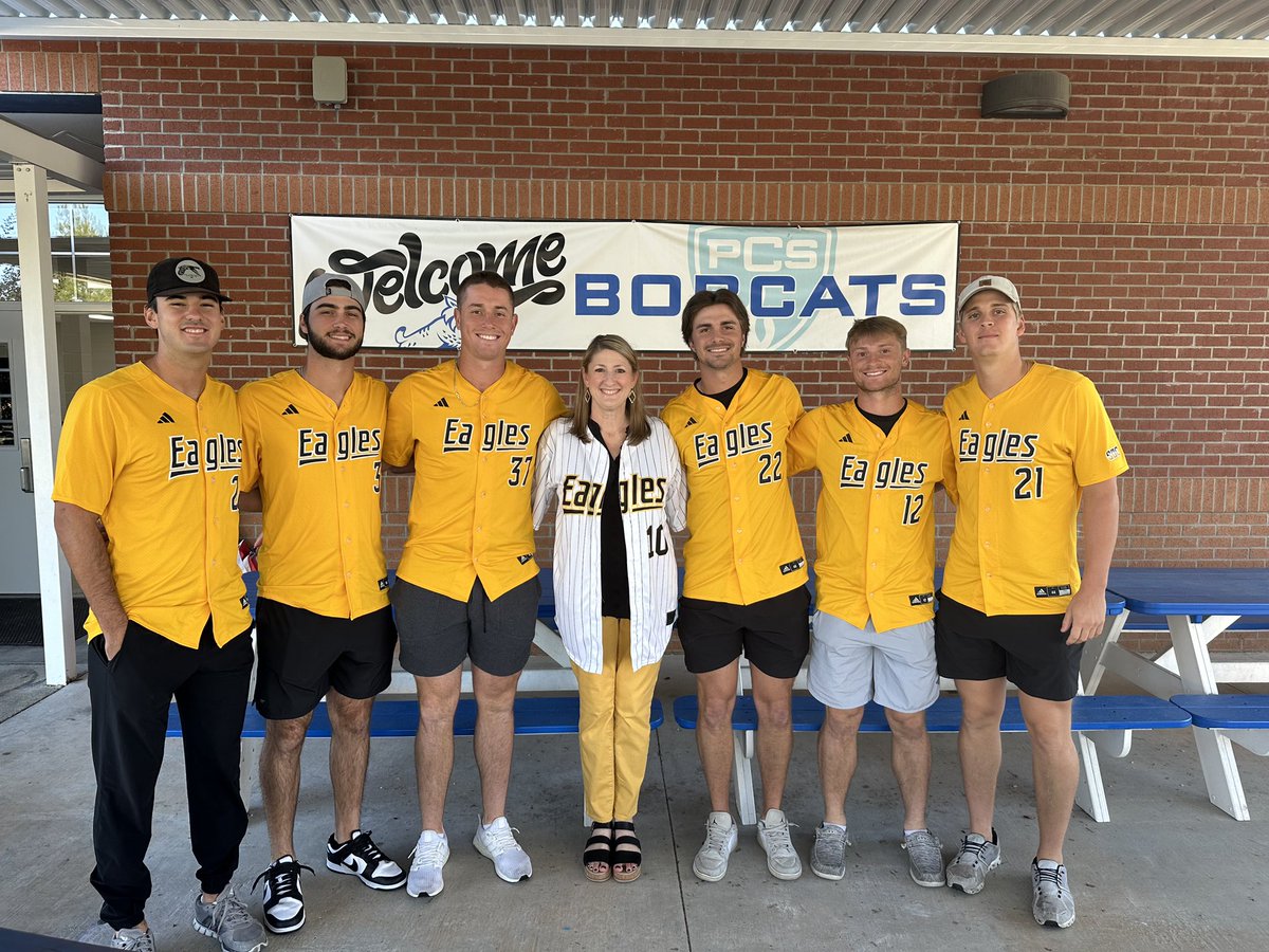 SouthernMissBSB's tweet photo. Enjoyed our time at PCS Elementary this morning. We had fun hanging out with the kindergarteners during play time. Thank you for having us there. 

#EverythingMatters | #SMTTT https://t.co/m6rFsyIt0R